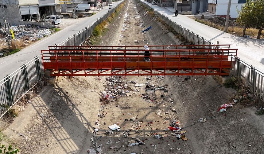 Sulama kanalları çöp yuvasına döndü: Vatandaş tepki gösterdi