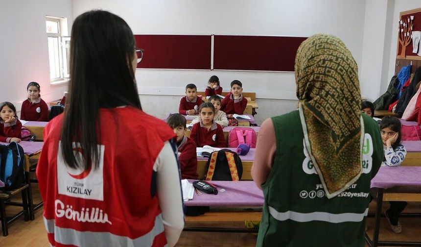 Diyarbakır’da gönüllü gençler çocuklarla buluştu: “Bağımlılıkla erken mücadele”