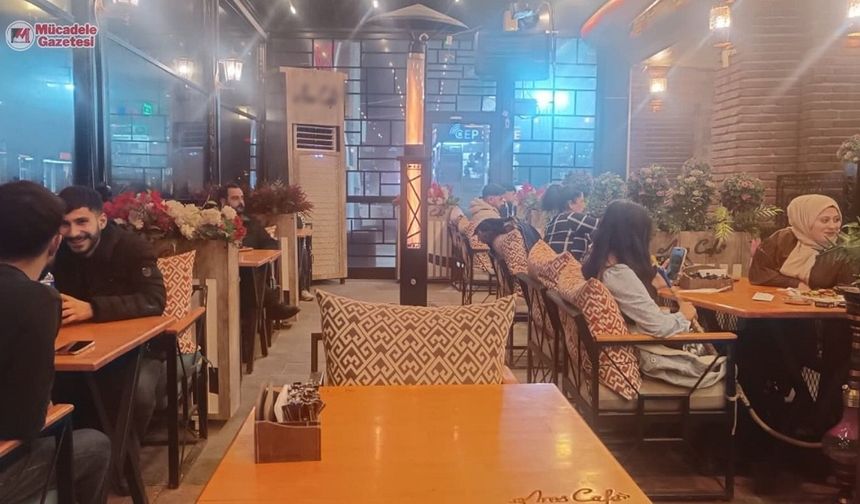 Diyarbakır’da kafelerde ısınmada yeni dönem: Elektrik gitti, talaş geldi!