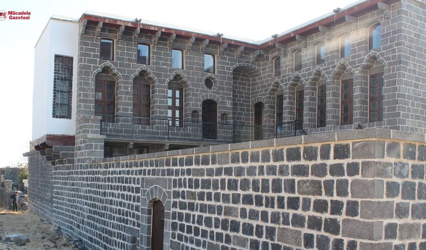 Diyarbakır’da o evler için milyonlar harcandı: Hepsi çöp oldu!