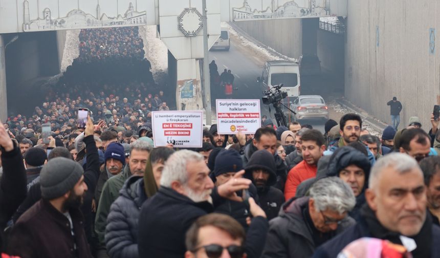 Diyarbakır'da binlerce kişi yürüdü: ”Sokaklarda direneceğiz!”