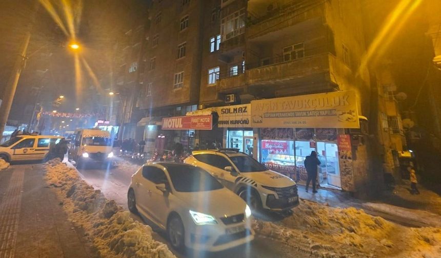 Diyarbakır’da bir binanın kolunu çatladı: Valilikten açıklama geldi!