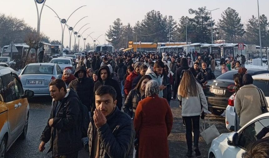 Diyarbakır’da otobüsler çalışamadı: Onlarca kişi yürüdü!