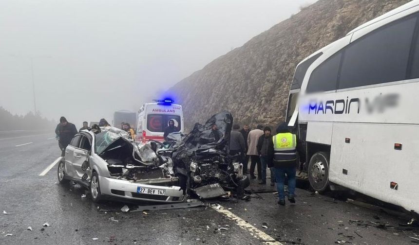 Mardin yolcu otobüsü kazaya karıştı: Çok sayıda ölü ve yaralı var