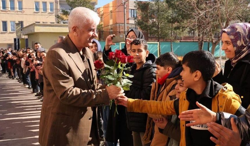 43 yıllık mesleğine veda etti: Diyarbakır’da ayakta alkışlandı!