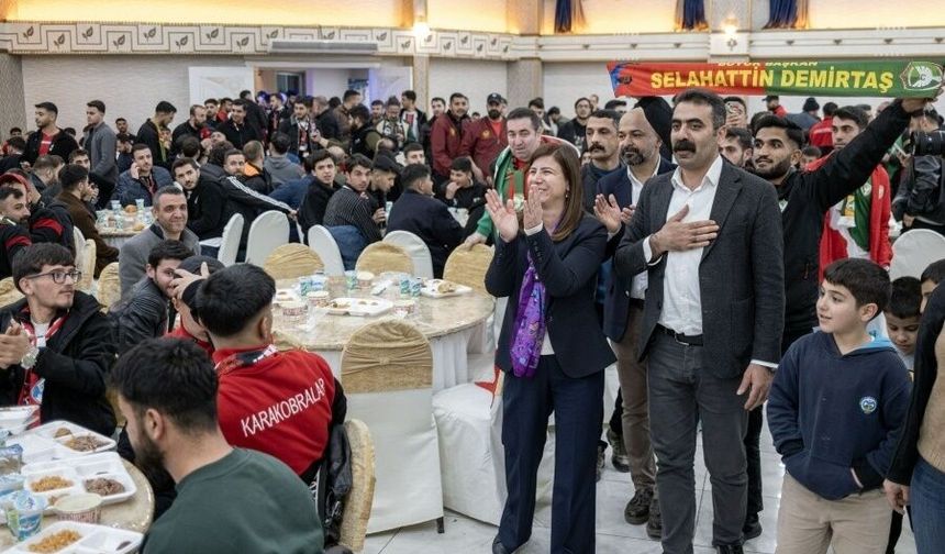 Amedspor ve Vanspor taraftarları iftarda buluştu!