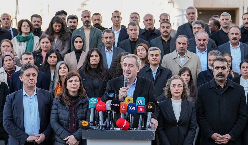 DEM Parti Diyarbakır’dan seslendi: “Kayyım utancına son verilmesi gerekiyor”