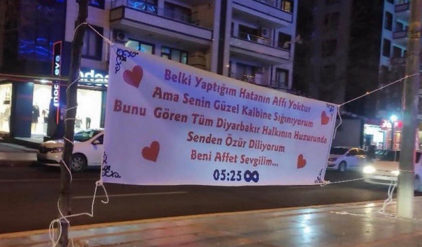 Dikkat çeken pankart: "Diyarbakır halkının huzurunda..."