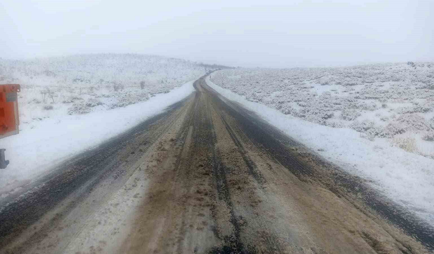 Diyarbakır karayolunda kar engeli: Ulaşım felç oldu!