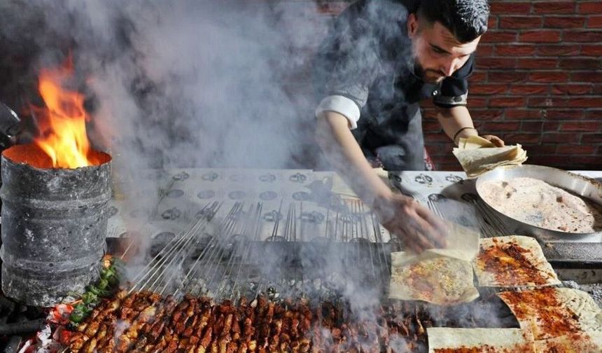 Diyarbakır’da ‘ciğer kebaplı’ sahur: İlgi fazla, talep çok!