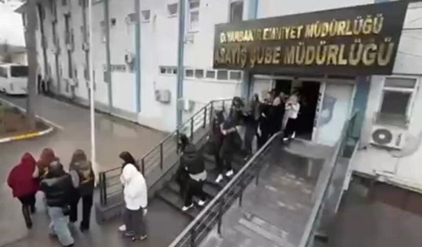 Diyarbakır’da masaj salonlarına baskın! Fuhaş ağ çökertildi