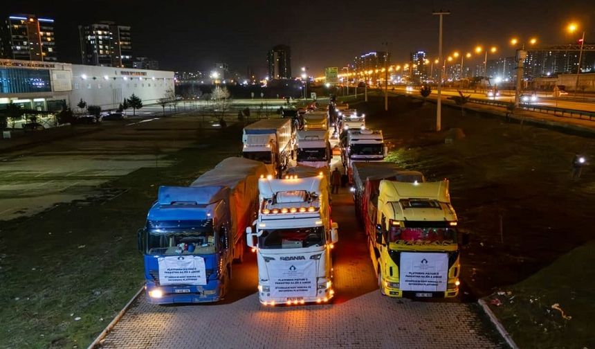 Diyarbakır’da toplanan 25 yardım TIR’ı Kobani’ye ulaştı!