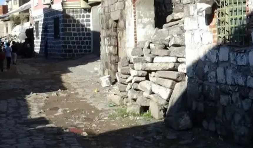 Hava alması için yıkılan şehir: Diyarbakır Surları'nın dramı!