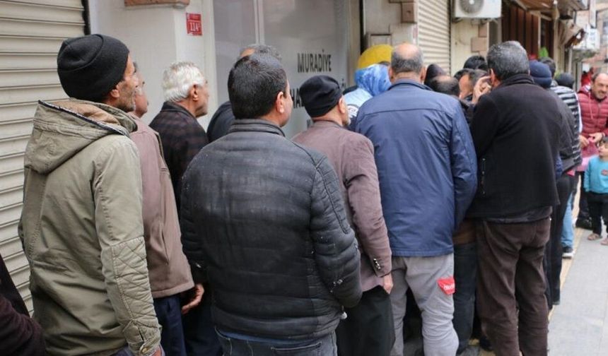 Diyarbakır’da haberini duyan koştu: Muhtar ücretsiz dağıttı