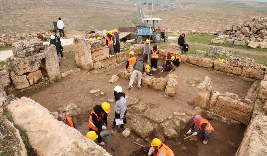 Diyarbakır’da 35 kadından Zerzevan Kalesi’nde tarihi dokunuş!