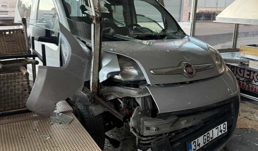 Diyarbakır’da önce çarpıştı, sonra işyerine daldı