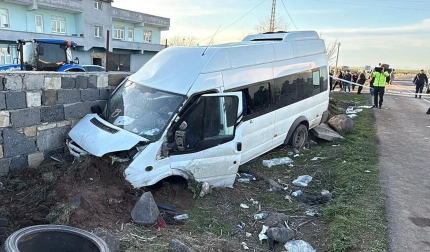 Diyarbakır'da işçi servisi kaza yaptı: Çok sayıda yaralı var