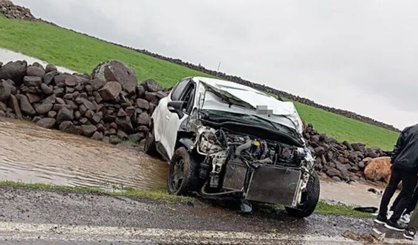 Diyarbakır Çınar'da otomobil takla attı: Ağır yaralı var