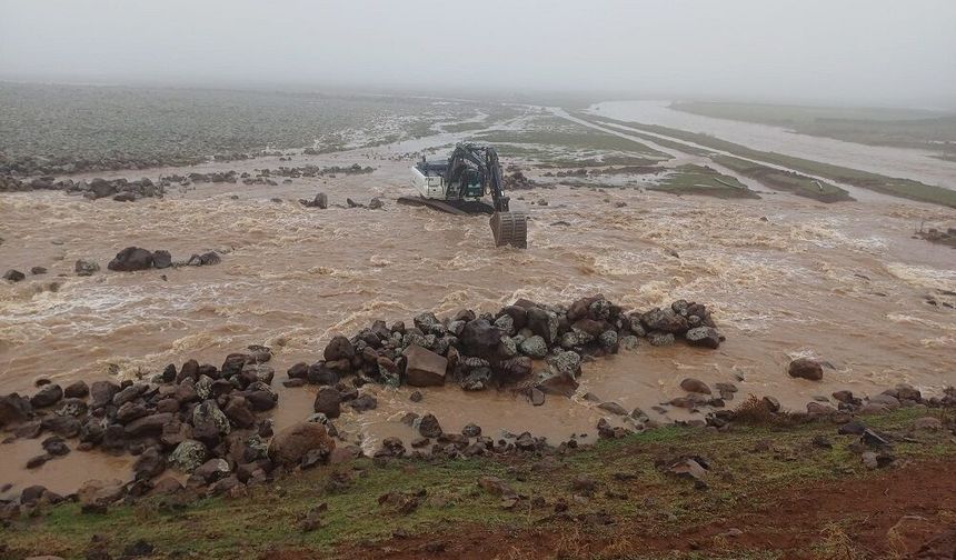 Diyarbakır’ın o ilçesini sel bastı: Tüm ekipler seferber oldu!