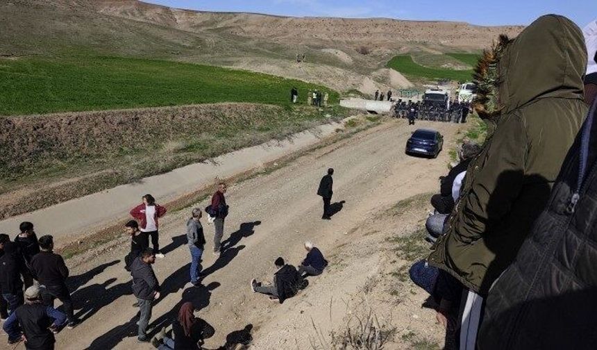 Diyarbakır’da köylülerden protesto: Jandarma müdahale etti!