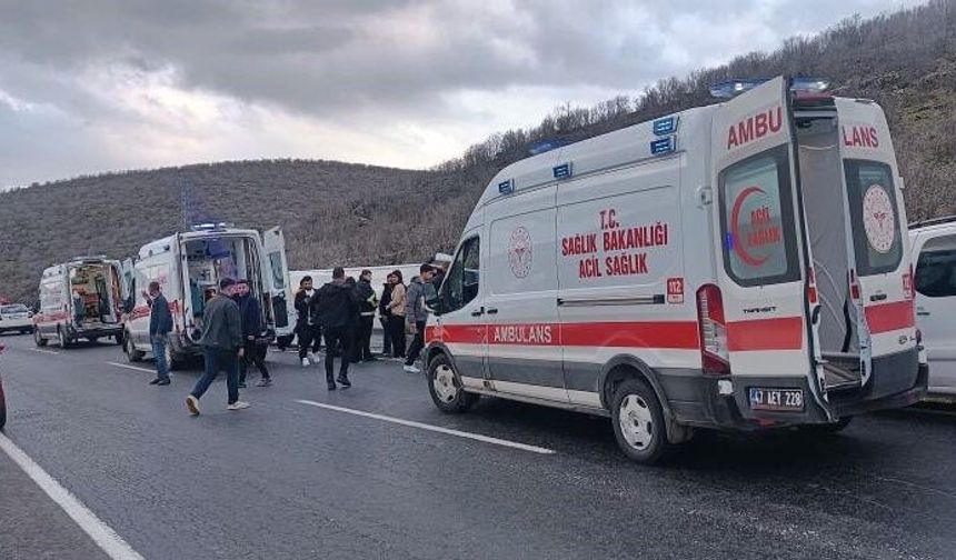 Mardin’de yolcu otobüsü devrildi: Çok sayıda yaralı var!