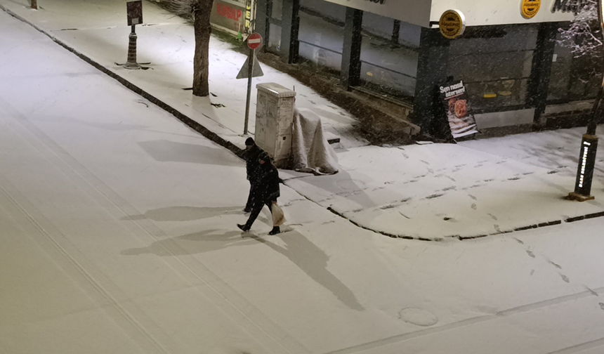 5 dakikada beyaza büründü: Eksi 7’yi gören o şehir kara teslim oldu!