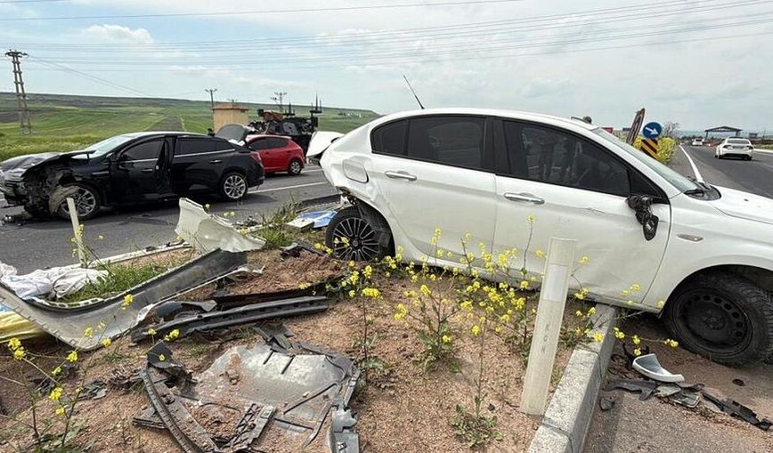 Diyarbakır'da otomobiller çarpıştı: 3'ü çocuk yaralılar var!