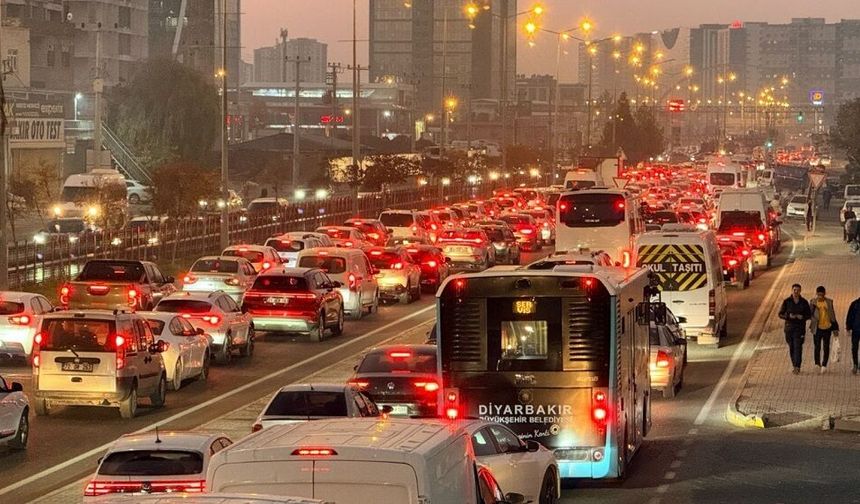 Diyarbakır’da yollar yetersiz, ulaşım durma noktasında: “Kriz masası” çağrısı