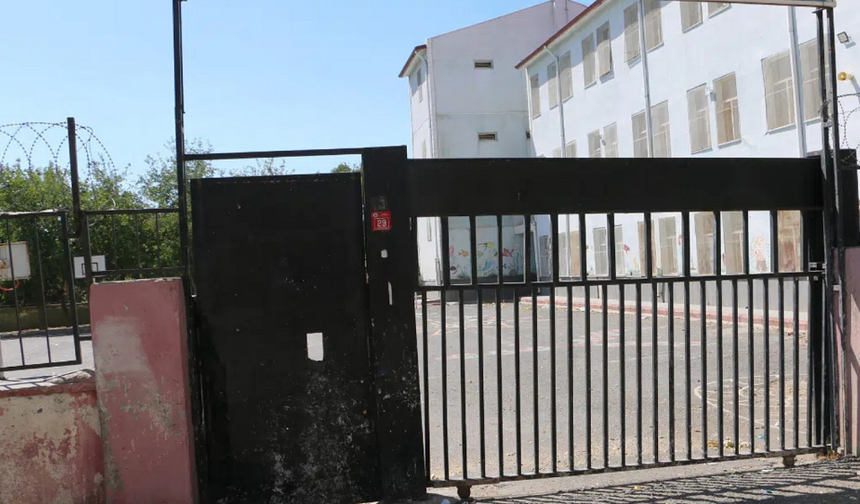 Diyarbakır’da bu da oldu: Hırsızlar okula girdi, kıskıvrak yakalandı!