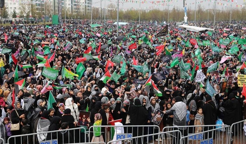 Diyarbakır’da 'Kutlu Doğum' mitingi: Binlerce kişi katıldı
