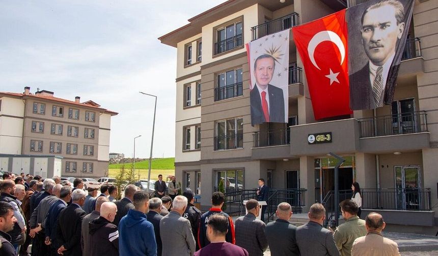 Diyarbakır’da TOKİ konutları hak sahiplerine teslim edildi