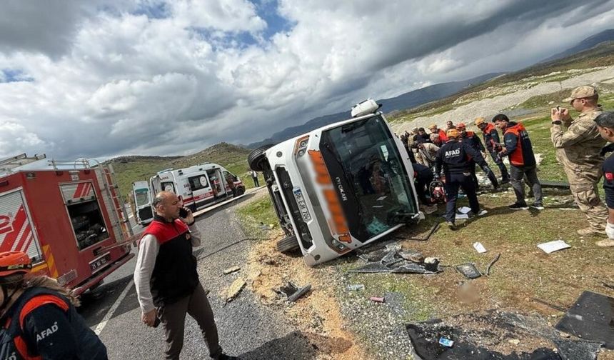 Diyarbakır’da yolcu otobüsü devrildi: Ölü ve çok sayıda yaralı var