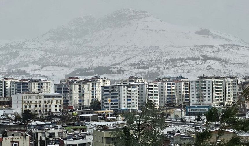 Diyarbakır’ın o bölgesine kar yağdı