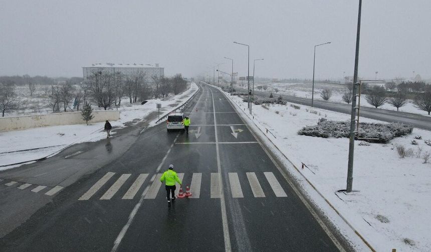 Kar yağışı ve tipi ulaşımda aksamalara sebep oldu: İşte o yol!