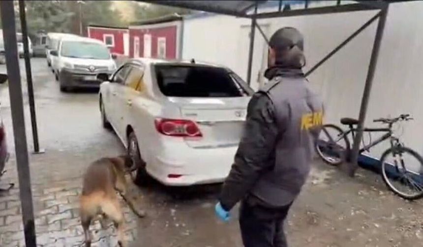 Diyarbakır'da otomobil tamponu ile kapısına gizlenmiş halde bulundu!