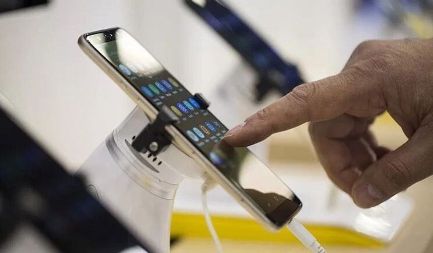 Akıllı telefon fiyatlarına dev zam geliyor: Tarih ve oran verildi