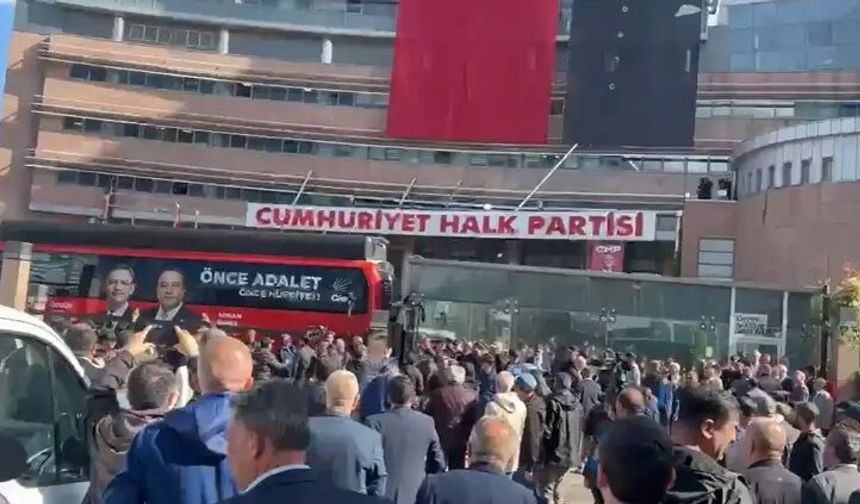 CHP Genel Merkezinde tahliye gerginliği: Valilikten talimat