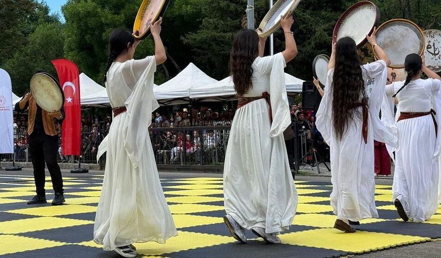 Diyarbakır'da Kürtçe müzik eşliğinde 19 Mayıs kutlamaları!