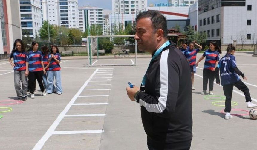 Diyarbakırlı kızlar tarih yazıyor: Namağlup Trabzon’a gidiyorlar!