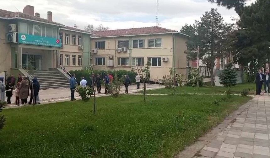 Malatya depremi Diyarbakır ve çevre illerde de hissedildi: Okullar tatil edildi