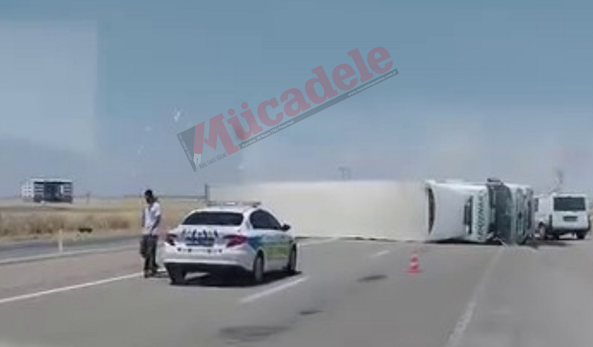 Diyarbakır çevre yolunda trafik kazası: TIR devrildi!