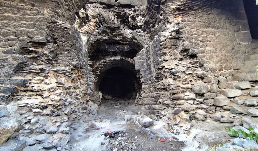 Diyarbakır Surları’nın içler acısı hali tepki topluyor!