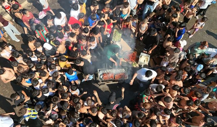 Diyarbakır'da çocuklara ‘ciğer’ ikram edildi!