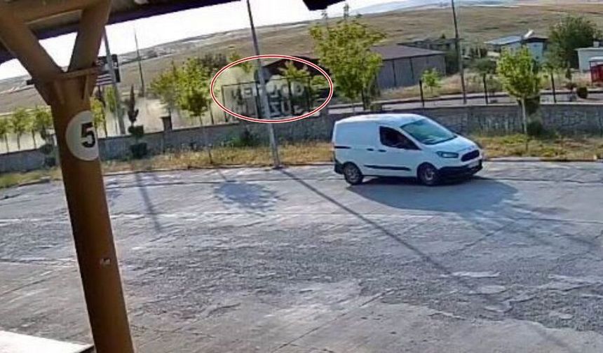 Diyarbakır’da otomobilin takla attığı kaza kamerada: Ağır yaralılar var!