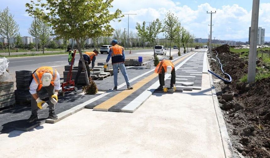 Diyarbakır’ın en önemli caddelerinden biri sil baştan yenileniyor