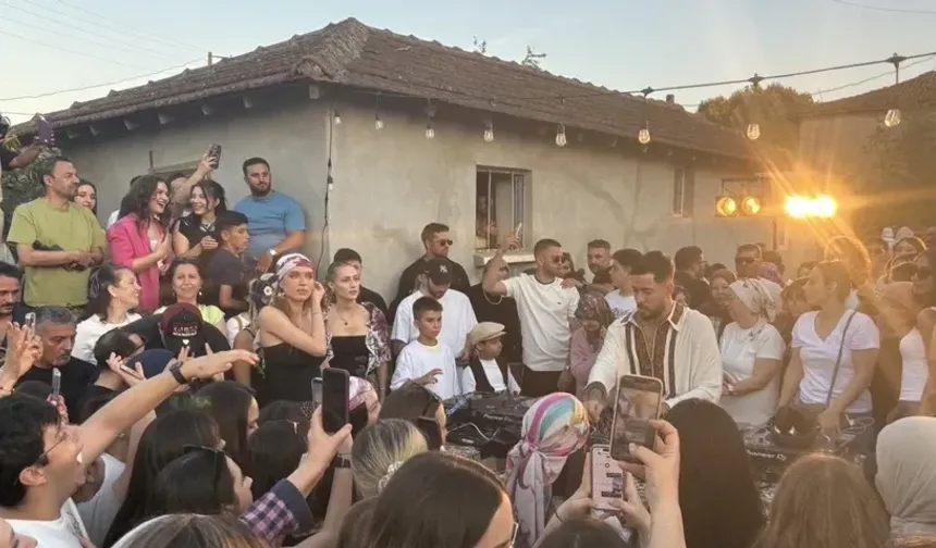 Dünyaca ünlü isim köyünde konser verdi!