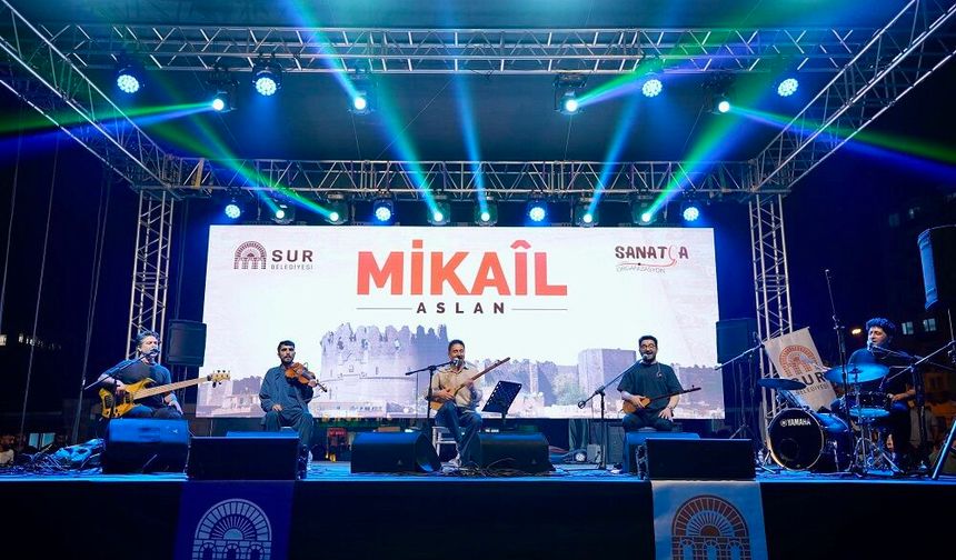 Mikail Aslan Diyarbakır'da ücretsiz konser verdi!