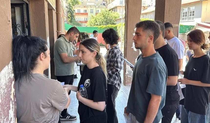 Diyarbakır’da YKS'de ikinci oturum: AYT maratonu başladı
