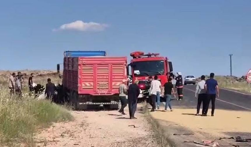 Viranşehir’de otomobil, kamyonun altına girdi: 3 kişi yaşamını yitirdi!