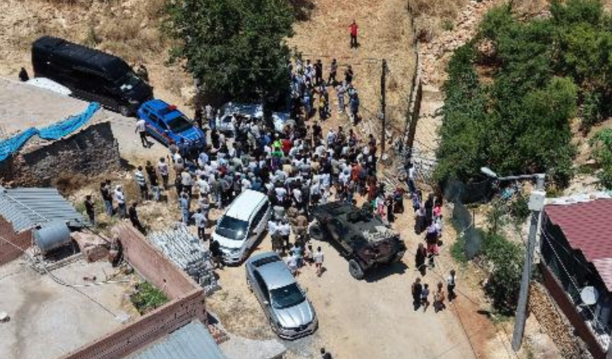 Diyarbakır bu yürüyüşü konuşuyor: O köy bir anda karıştı...